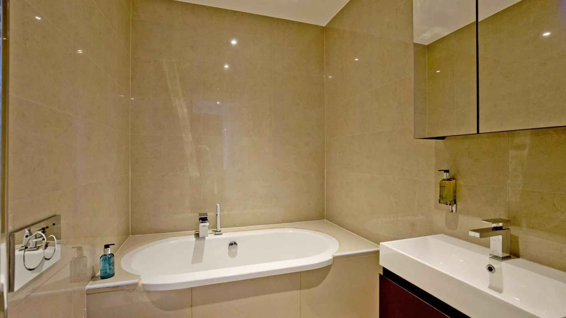 Imperial Liverpool Street Apartments Londyn